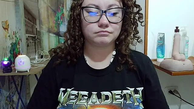 curly_greeneyed webcam