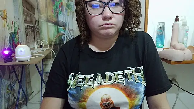 curly_greeneyed webcam