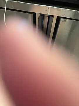 美女Mia-77在线直播