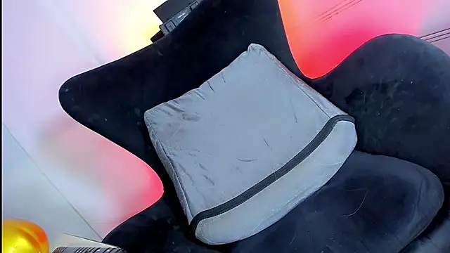 MargaretQualley webcam