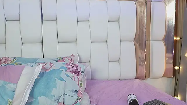 kinkylittlegirll webcam