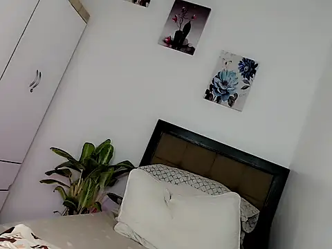 Miss_twinny21 webcam