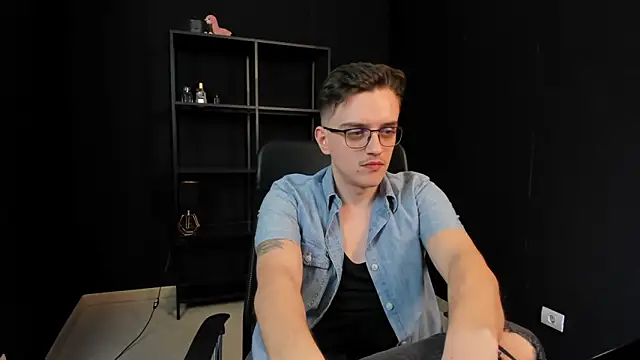 felixstarkk - FelixStarkk's free webcam - UK Sex Cams