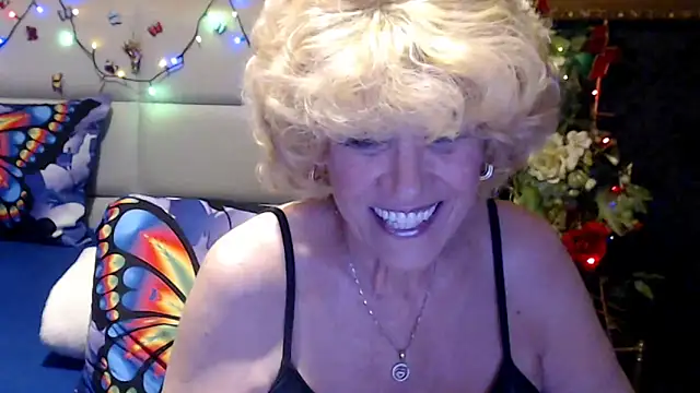 HappyWomanOn webcam