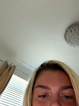 Irish_BarbieMilfx from StripChat is Freechat