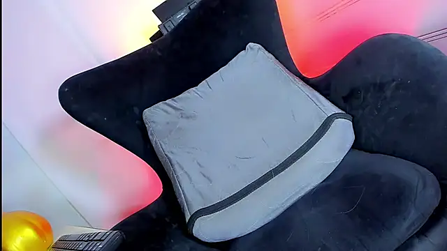 MargaretQualley webcam