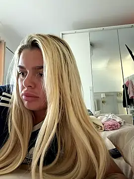 Irish_BarbieMilf... Live Webcam on Stripchat