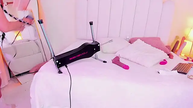 cristal_horny69 - Cristal_horny69's free webcam - UK Sex Cams