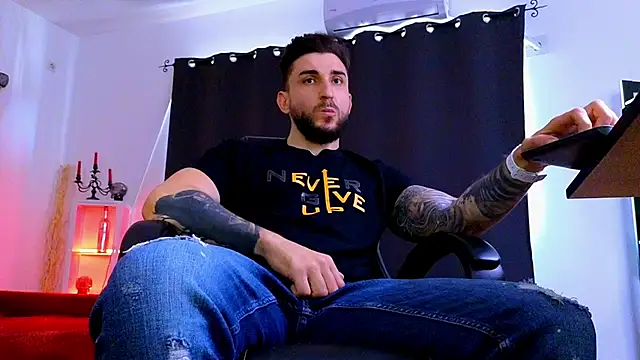 MightyAaron66 webcam