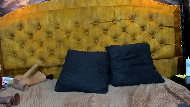 NahomiFireSex webcam