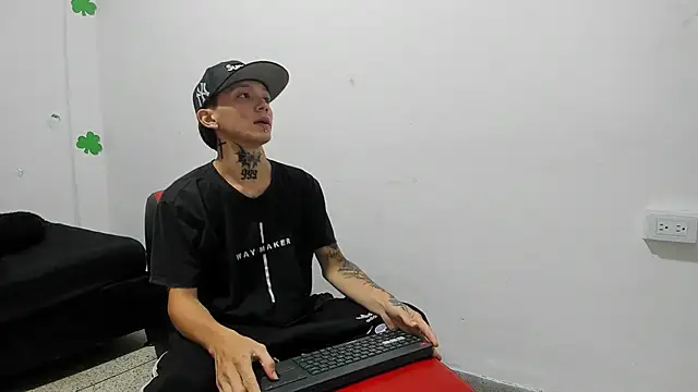 StraightBoy_Nick webcam