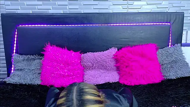 SeraphynLuxora webcam