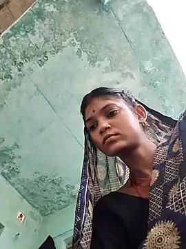 Webcam Model (Jooli_cuty)  is live.Free join now!