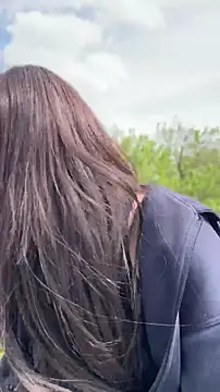 kikiwatson (F young) - Show boobs in public 😍