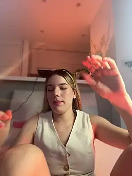 nicolecut (F young) - two fingers in my ass+ pussy fuckmac T/S