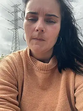 naira_dan (F milf) - Enseñar tetas