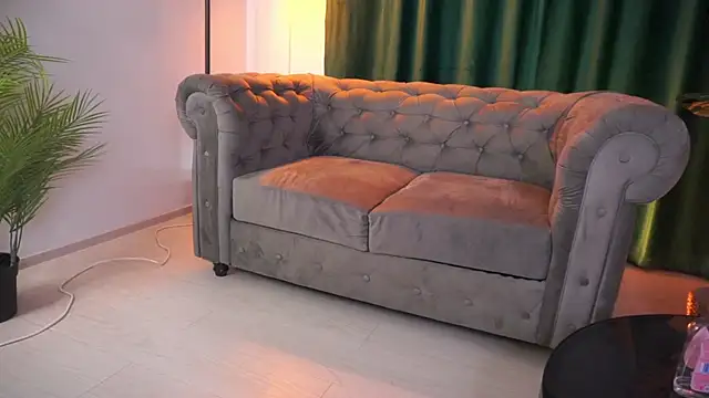 TaraElliott live sex cam