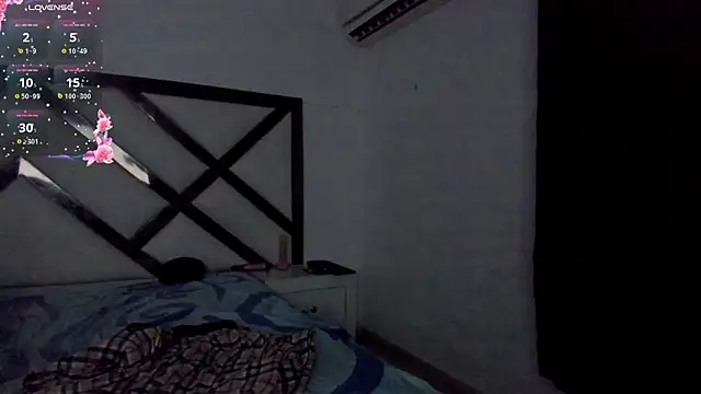 foxxy_maverick (Ask my age) - suck cock