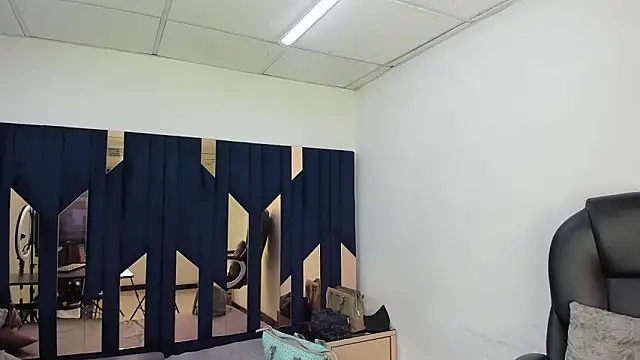 Aisha_hotts777 webcam