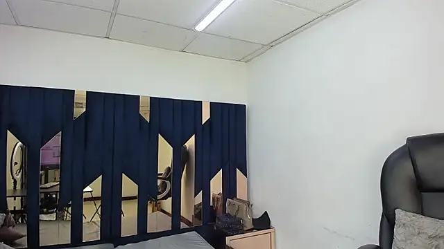 Aisha_hotts777 webcam