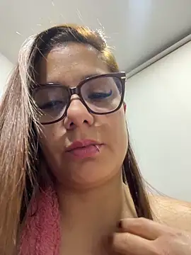 Pretty__Milf webcam