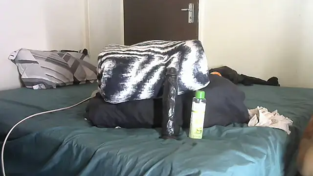 AddictiveAssCurves webcam