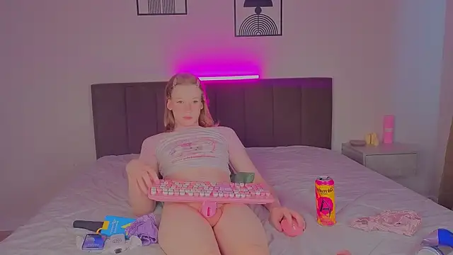Olivia-Pink webcam