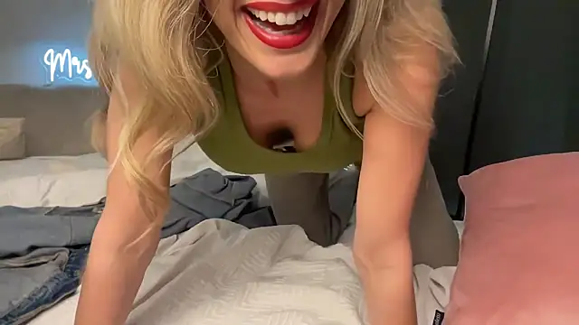 MrsMollyWilde webcam