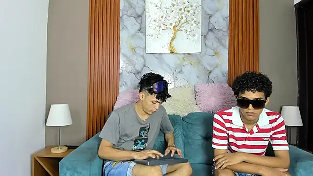 VERY_HOT_GUYS webcam