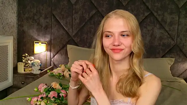 4example_Chloe webcam