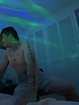 SweetHushviolet webcam