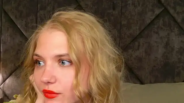 4example_Chloe webcam