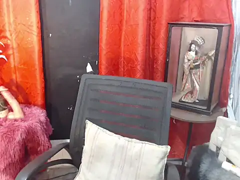 yoursweetmajesticrose webcam