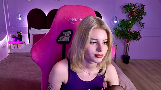 ScarletBlackwood webcam