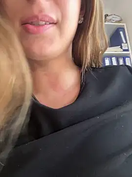 Hii_Lolla live sex cam