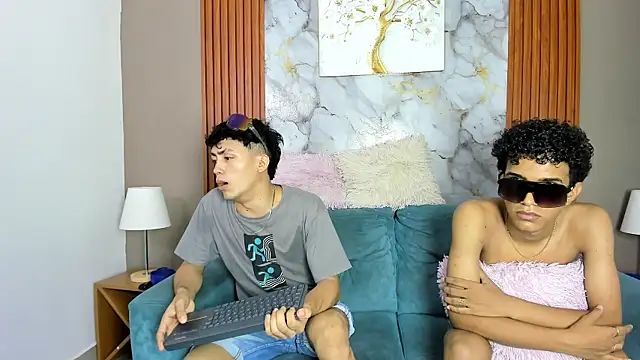 VERY_HOT_GUYS webcam