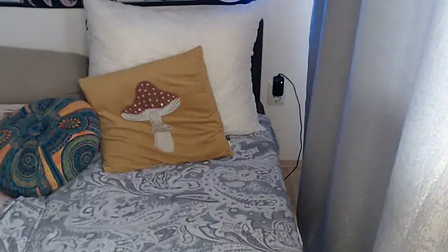 AlienforTwenty webcam