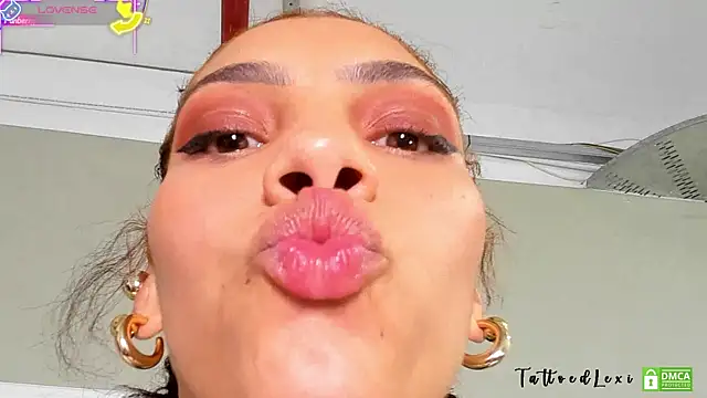 TattoedLexi_ webcam