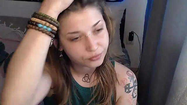 AlienforTwenty webcam