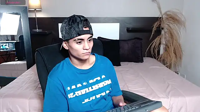 Liiamthompson webcam