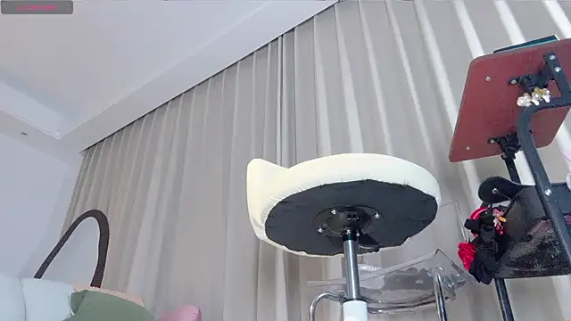 Yr_kitten_333 webcam