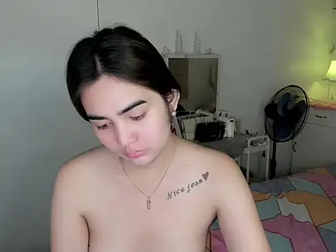 nica_doll webcam