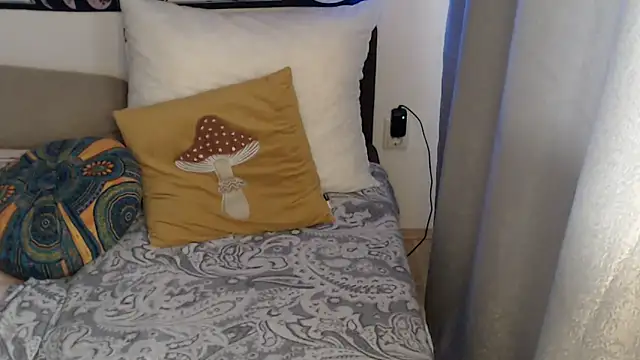 AlienforTwenty webcam