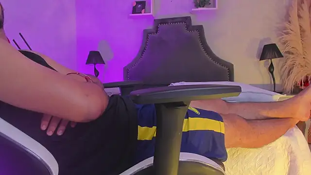 lyonGold_ live sex cam