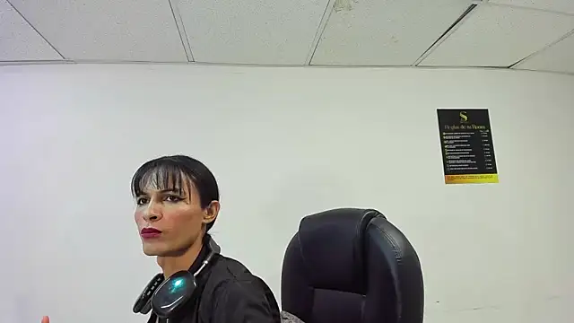 Aisha_hotts777 webcam