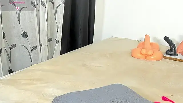 CREAMY_BUBBLEGUM webcam