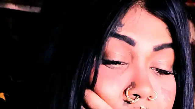 indian_dreamgirl webcam