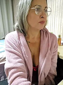 bellafortunegaucha (F milf) - colocar plug na rua