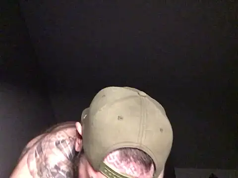 BlueCollarTattoos's live cam