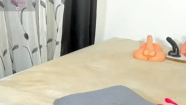 CREAMY_BUBBLEGUM webcam